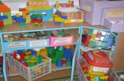 Уголок детского конструирования - крупный пластиковый конструктор, конструктор "Лего", деревянный конструктор и др.